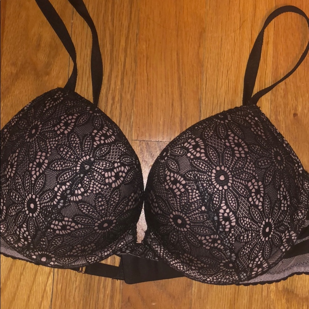 Victoria’s Secret Very Sexy Pushup Bra 32c